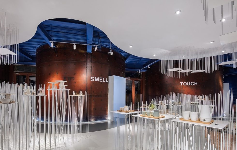 深圳市南山中心城現(xiàn)代風(fēng)“老廠房”751時(shí)尚買手店裝修設(shè)計(jì)透明有機(jī)玻璃裝飾 深圳市南山中心城現(xiàn)代風(fēng)“老廠房”751時(shí)尚買手店裝修設(shè)計(jì)透明有機(jī)玻璃裝飾