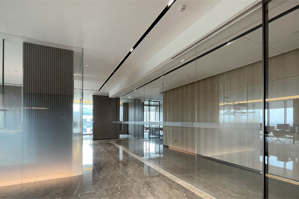 辦公室過道大面積玻璃隔墻 辦公室過道大面積玻璃隔墻