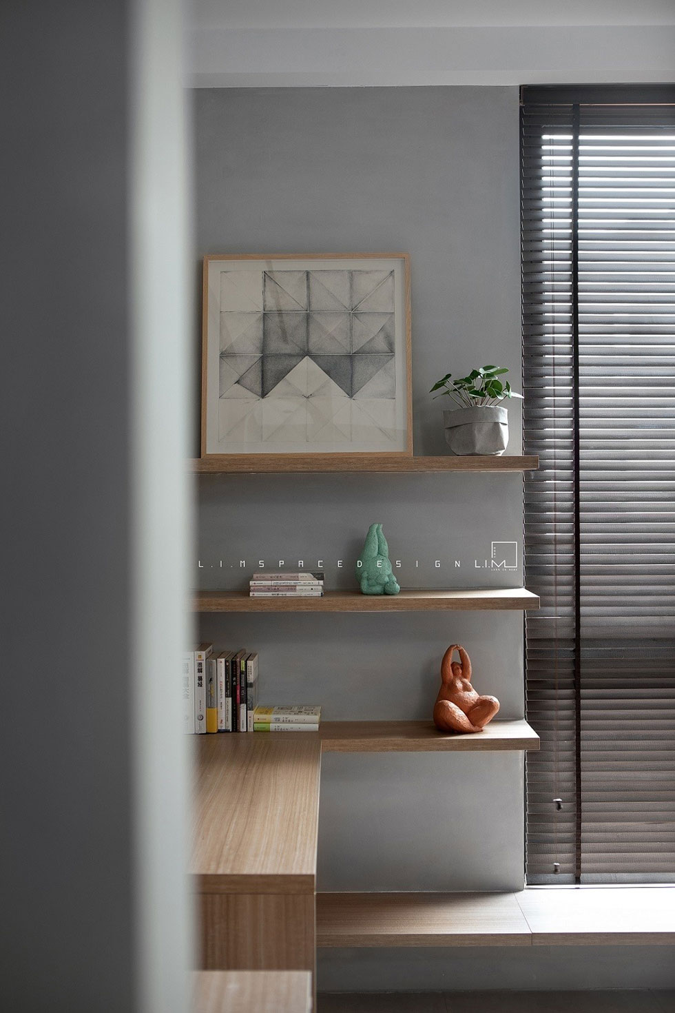 辦公室裝修墻面的小飾物實(shí)木層板 辦公室裝修墻面的小飾物實(shí)木層板