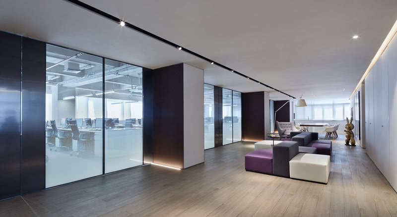 集浩大廈辦公室活動屏風(fēng)隔斷玻璃門關(guān)門效果