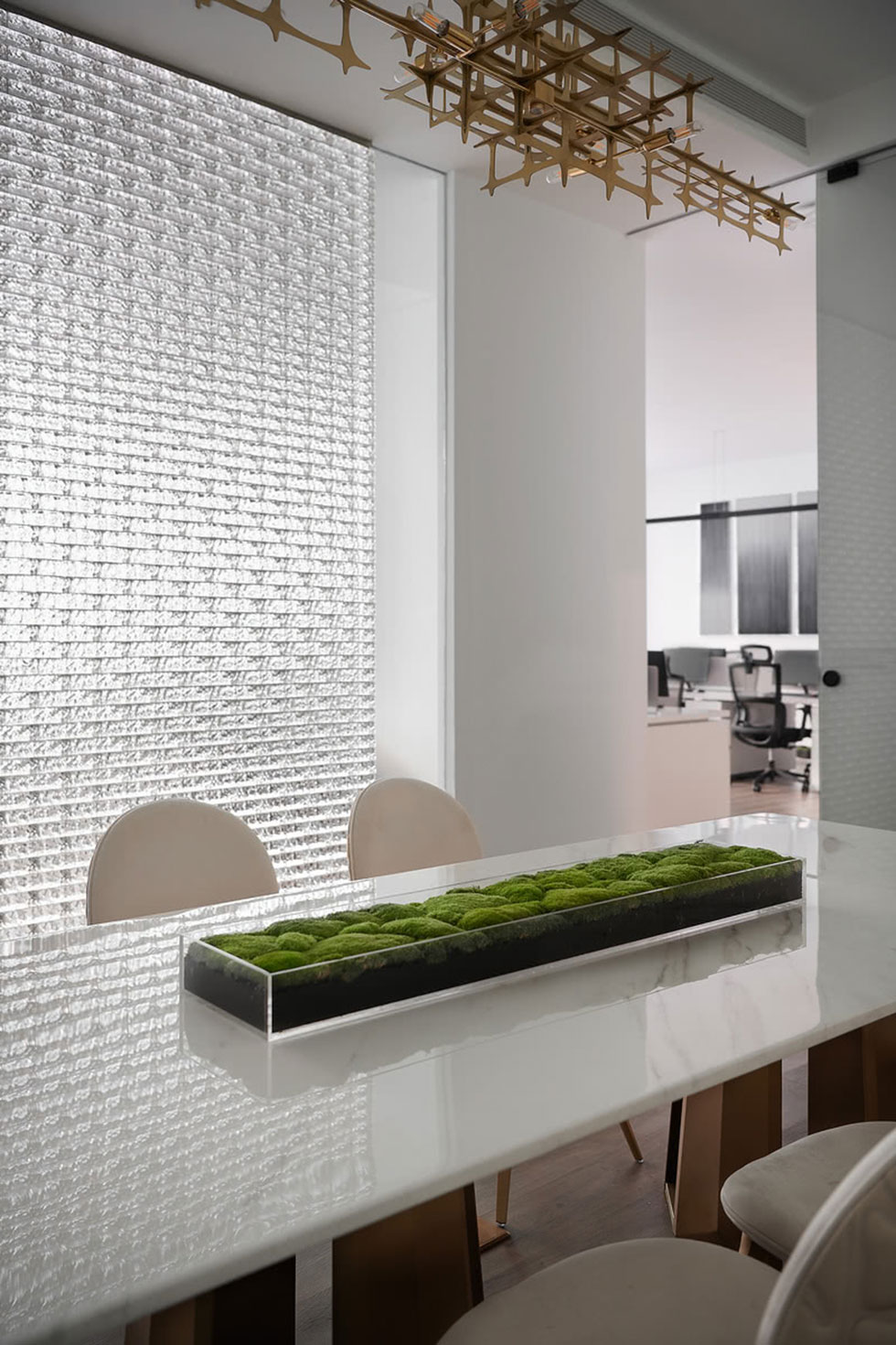 羅湖區(qū)國貿大廈辦公室洽談桌綠色植物飾品 羅湖區(qū)國貿大廈辦公室洽談桌綠色植物飾品