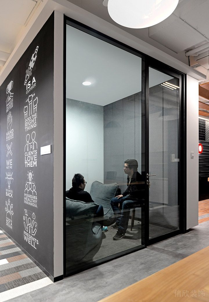 深圳寶安稻興環(huán)球科創(chuàng)中心900平方米現(xiàn)代工業(yè)風(fēng)辦公室裝修案例洽談室 深圳寶安稻興環(huán)球科創(chuàng)中心900平方米現(xiàn)代工業(yè)風(fēng)辦公室裝修案例洽談室