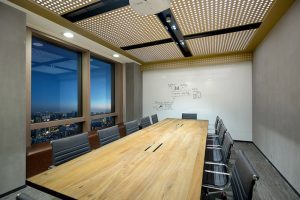 深圳寶安稻興環(huán)球科創(chuàng)中心900平方米現(xiàn)代工業(yè)風(fēng)辦公室裝修案例會議室效果圖