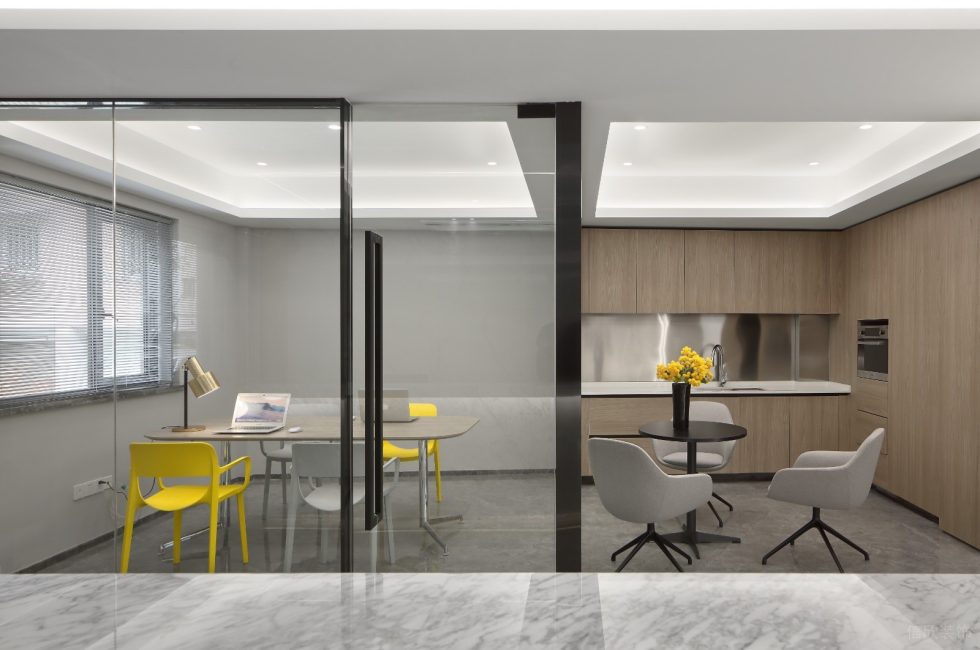 深圳寶安宏發(fā)前城中心600平方米極簡風格辦公室裝修案例茶水間