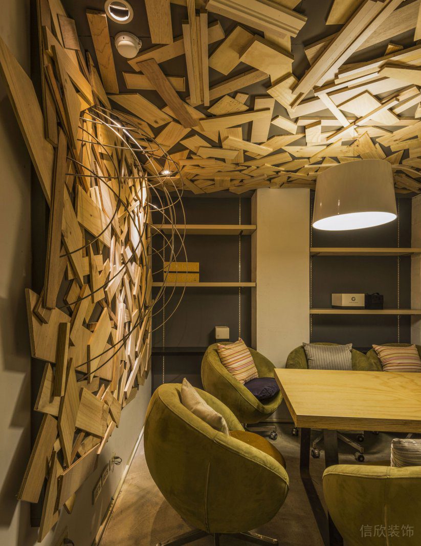 深圳龍崗凱騰大廈500平方米暖色調(diào)工業(yè)風(fēng)辦公室裝修案例實(shí)木展示陳列架 深圳龍崗凱騰大廈500平方米暖色調(diào)工業(yè)風(fēng)辦公室裝修案例實(shí)木展示陳列架