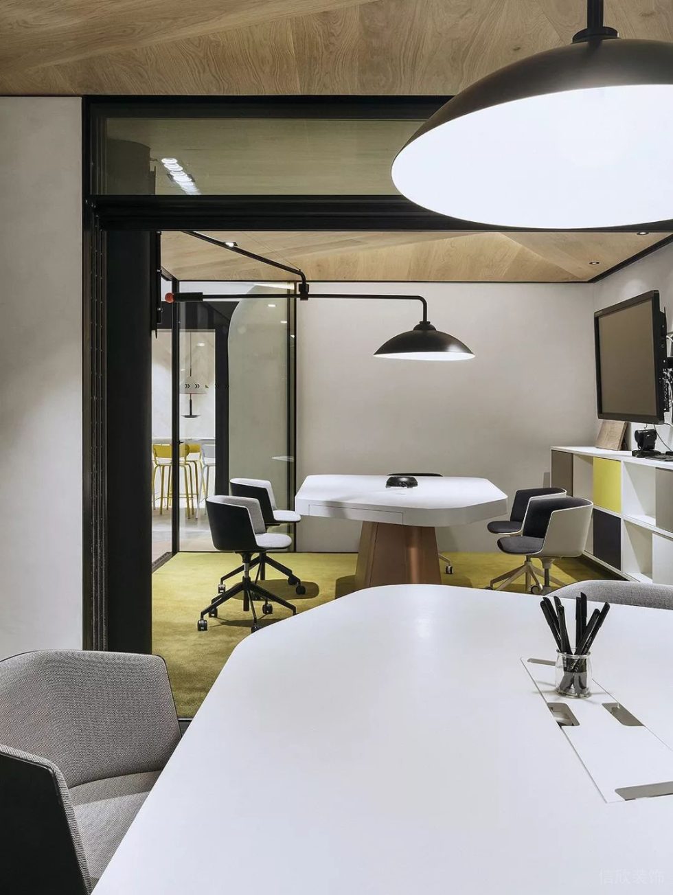 深圳龍崗云里智能園500平方米北歐工業(yè)風辦公室裝修案例洽談室效果圖