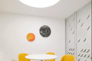 深圳羅湖深城投中心800平方米簡約工業(yè)風辦公室裝修案例洽談室