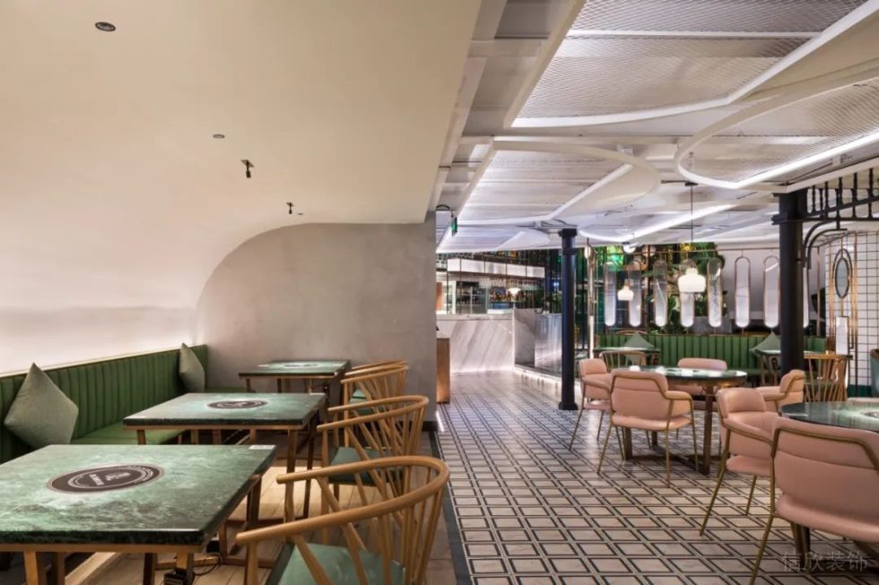 深圳南山方大城北歐輕奢風(fēng)海鮮火鍋餐廳裝修案例二層天花 深圳南山方大城北歐輕奢風(fēng)海鮮火鍋餐廳裝修案例二層天花