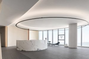 深圳南山華潤置地大廈1000平方米后現(xiàn)代極簡風(fēng)格辦公室裝修案例大堂效果圖