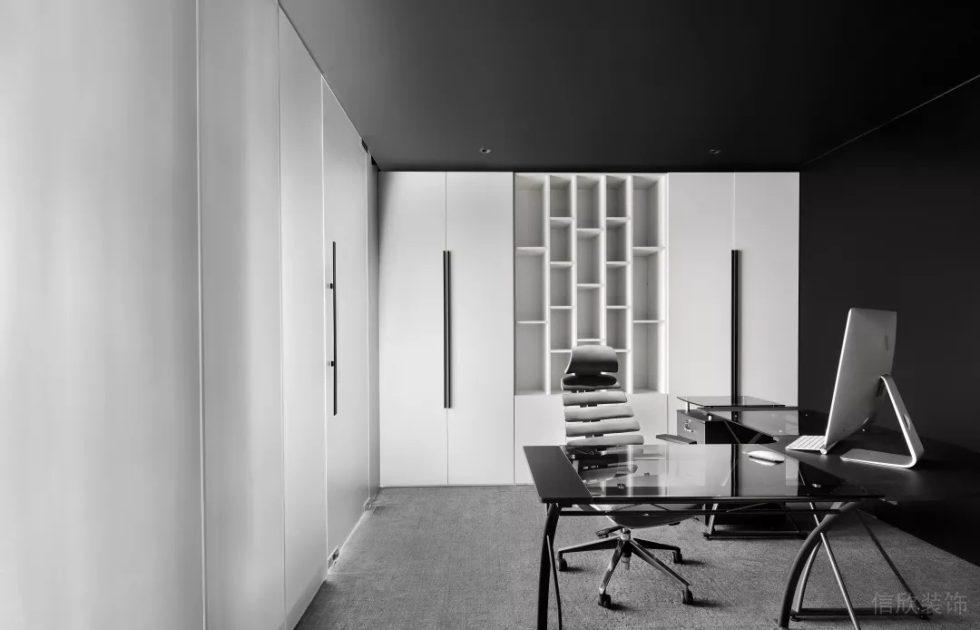 深圳南山同方信息港600平方米黑白灰色調(diào)現(xiàn)代科技風(fēng)公司裝修案例經(jīng)理辦公室 深圳南山同方信息港600平方米黑白灰色調(diào)現(xiàn)代科技風(fēng)公司裝修案例經(jīng)理辦公室