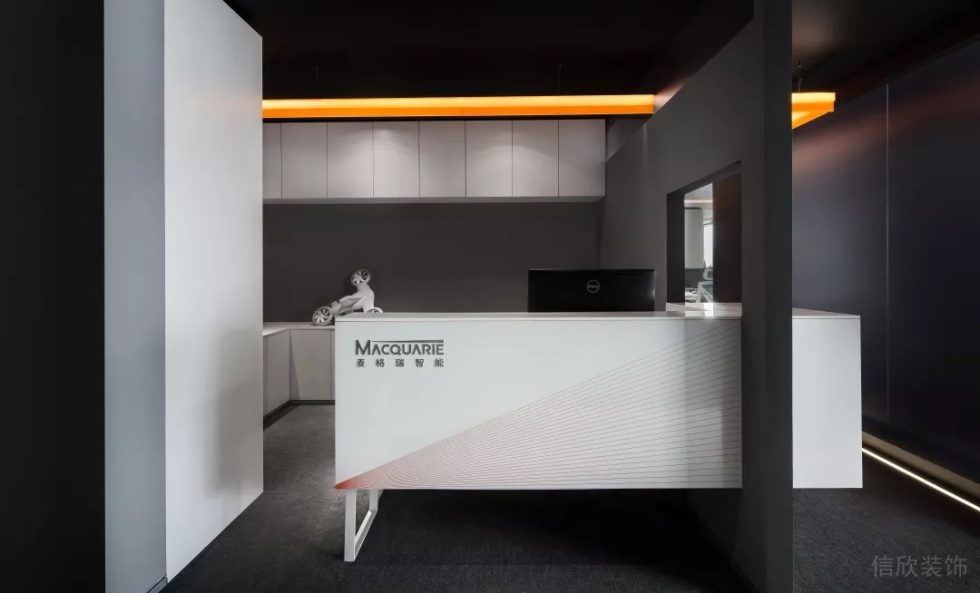 深圳南山同方信息港600平方米黑白灰色調(diào)現(xiàn)代科技風(fēng)公司裝修案例前臺 深圳南山同方信息港600平方米黑白灰色調(diào)現(xiàn)代科技風(fēng)公司裝修案例前臺