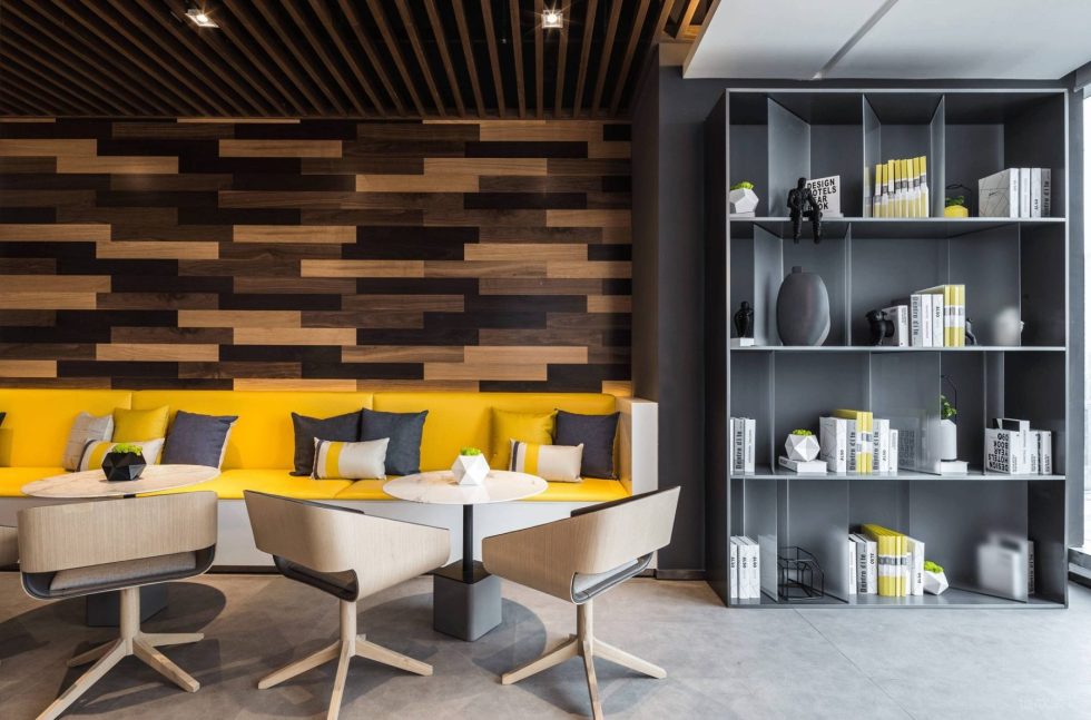 深圳南山香江金融中心300平方米現代工業(yè)風公司裝修案例休閑區(qū)灰色烤漆裝飾展示柜 深圳南山香江金融中心300平方米現代工業(yè)風公司裝修案例休閑區(qū)灰色烤漆裝飾展示柜