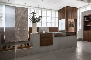 深圳市寶安區(qū)松崗現(xiàn)代風redefine西服定制店裝修設計前臺