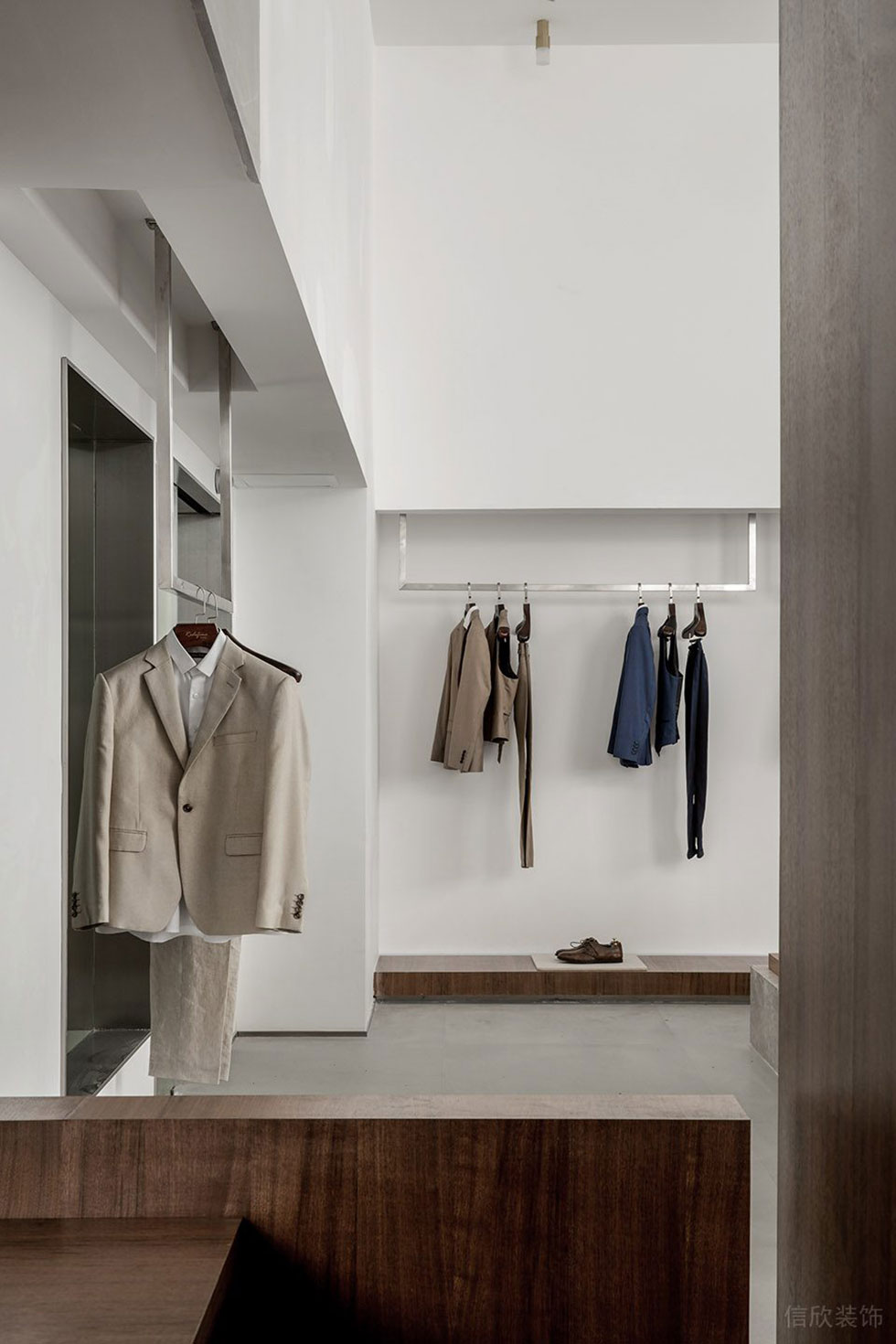 深圳市寶安區(qū)松崗現(xiàn)代風(fēng)redefine西服定制店裝修設(shè)計(jì)西裝展示區(qū) 深圳市寶安區(qū)松崗現(xiàn)代風(fēng)redefine西服定制店裝修設(shè)計(jì)西裝展示區(qū)