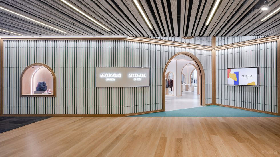 深圳市寶安區(qū)沙井現(xiàn)代風(fēng)艾派零售店裝修設(shè)計白色條形天花吊頂 深圳市寶安區(qū)沙井現(xiàn)代風(fēng)艾派零售店裝修設(shè)計白色條形天花吊頂