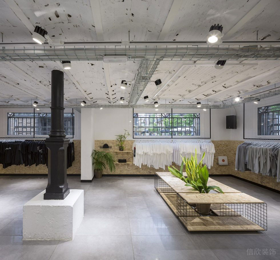 工業(yè)風(fēng)服裝店裝修中島矮柜綠植裝飾 工業(yè)風(fēng)服裝店裝修中島矮柜綠植裝飾