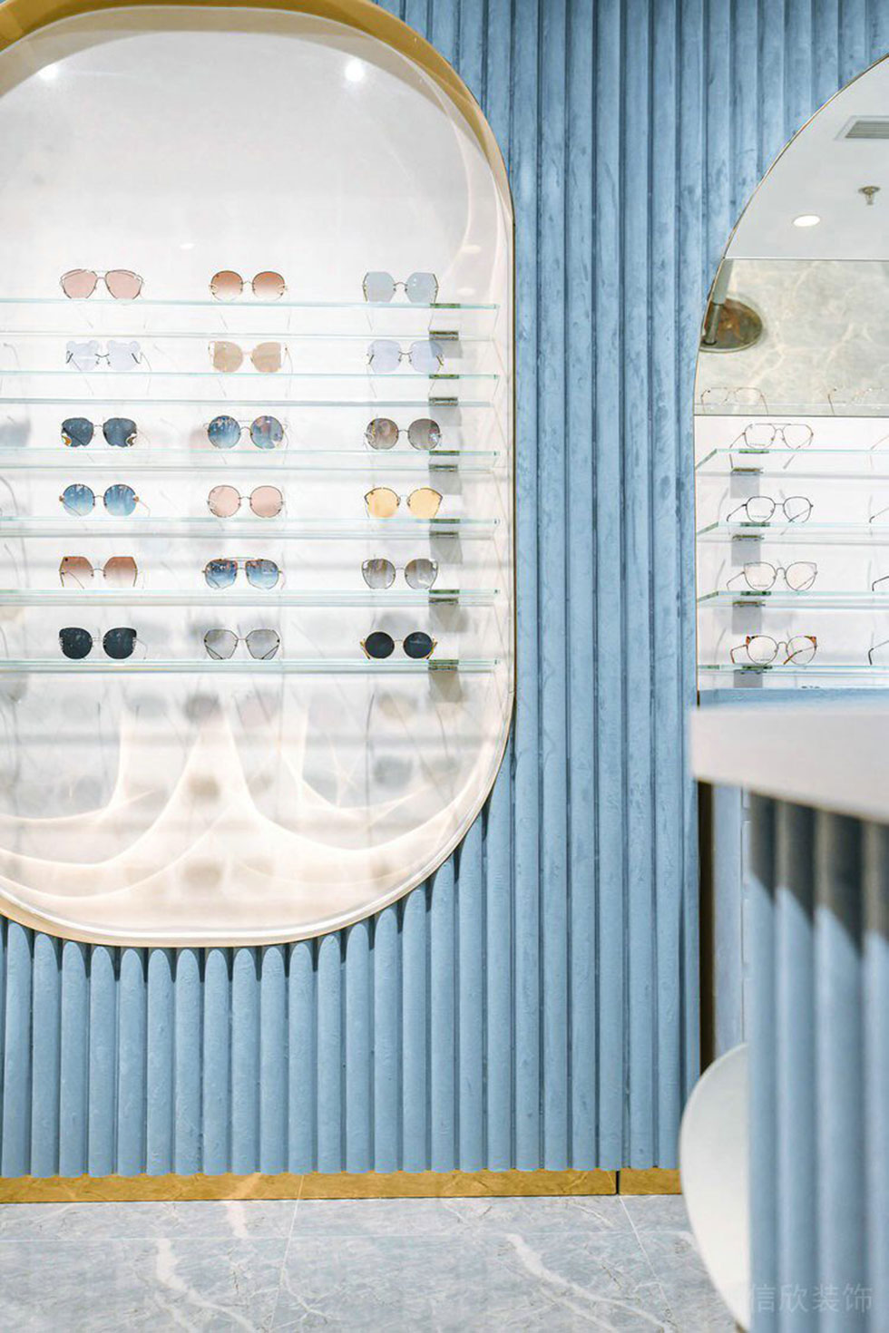 深圳市寶安區(qū)西鄉(xiāng)for Art’s Sake眼鏡店裝修設(shè)計(jì)香檳金不銹鋼展柜二 深圳市寶安區(qū)西鄉(xiāng)for Art’s Sake眼鏡店裝修設(shè)計(jì)香檳金不銹鋼展柜二