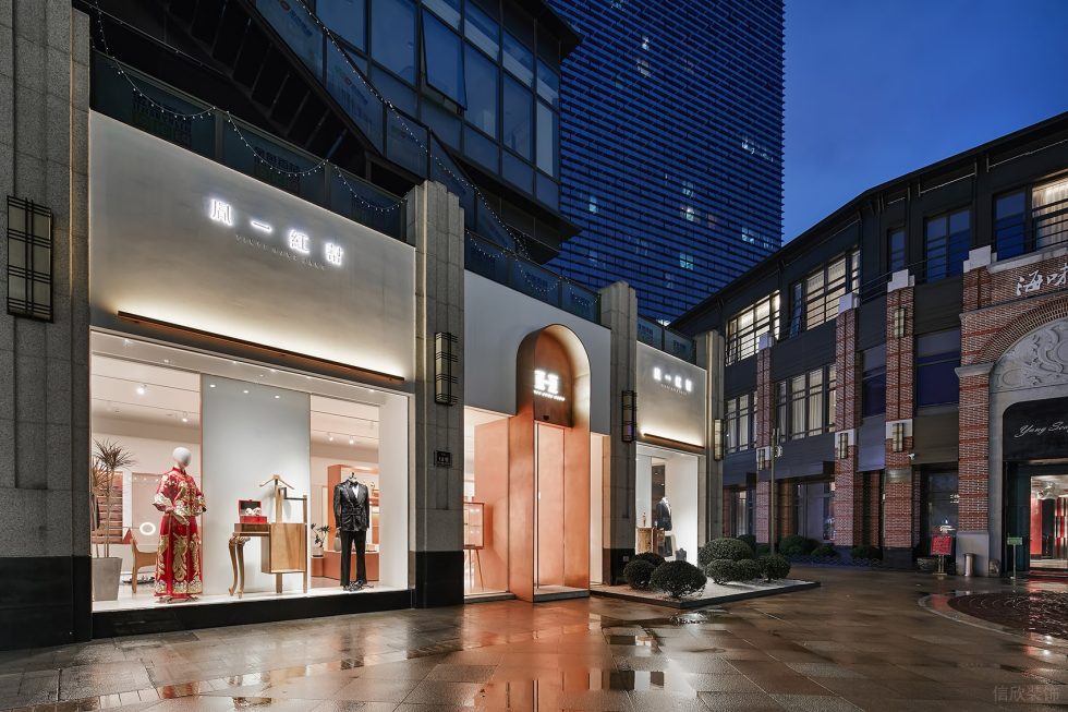 深圳市寶安區(qū)西鄉(xiāng)現(xiàn)代風(fēng)品牌胤一紅幫服裝店門面招牌logo裝修設(shè)計效果圖 深圳市寶安區(qū)西鄉(xiāng)現(xiàn)代風(fēng)品牌胤一紅幫服裝店門面招牌logo裝修設(shè)計效果圖