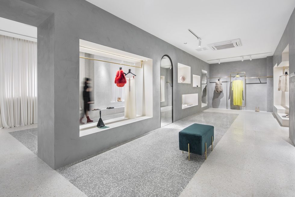 深圳市寶安中心城o.t.s時尚買手店店裝修設計淺灰色水泥肌理隔墻 深圳市寶安中心城o.t.s時尚買手店店裝修設計淺灰色水泥肌理隔墻