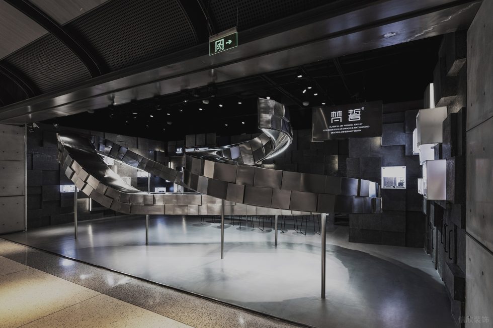 深圳市龍崗區(qū)觀瀾現(xiàn)代風(fēng)珠寶店裝修設(shè)計(jì)門廳