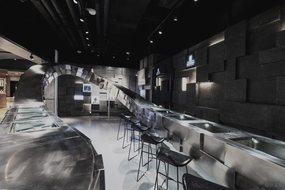 深圳市龍崗區(qū)觀瀾現(xiàn)代風(fēng)珠寶店裝修設(shè)計(jì)不銹鋼專柜