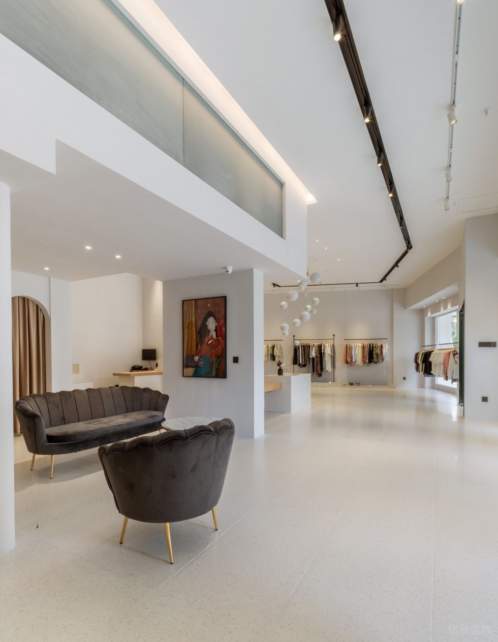 深圳市龍崗區(qū)橫崗現(xiàn)代風(fēng)女裝店pin Xi「暗香 女裝」休息洽談沙發(fā)