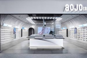 深圳市龍崗區(qū)中心城現(xiàn)代風(fēng)aojo眼鏡店裝修設(shè)計(jì)門(mén)廳