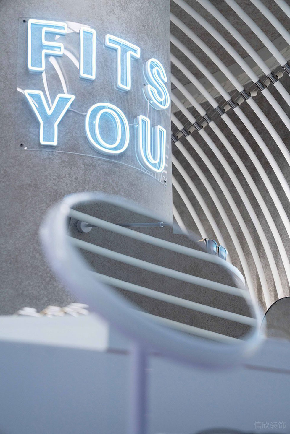 深圳市龍崗區(qū)中心城現(xiàn)代風(fēng)aojo眼鏡店裝修設(shè)計(jì)效果圖