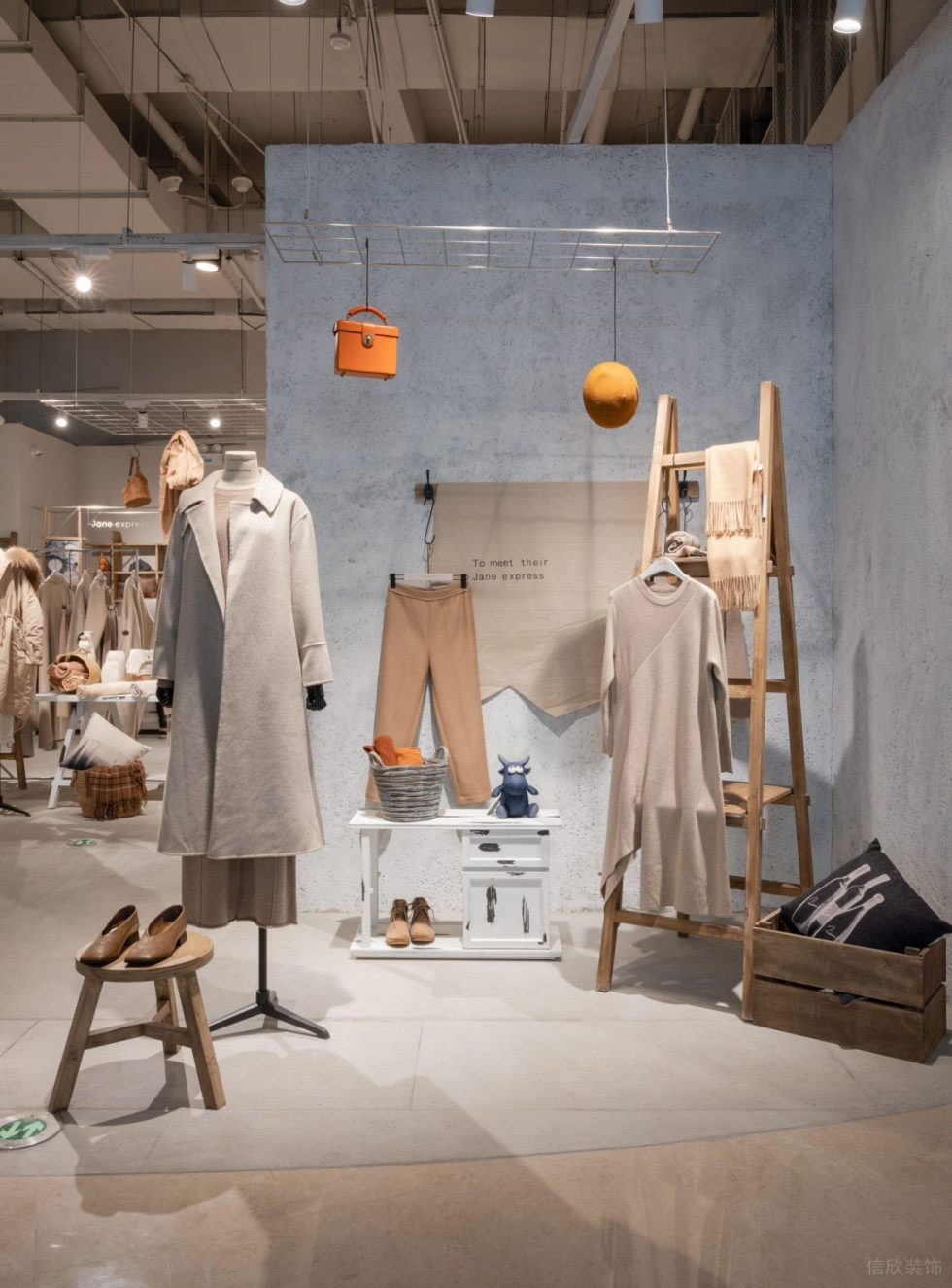 深圳市龍華區(qū)大浪現(xiàn)代風(fēng)jane Express服裝店鋪裝修設(shè)計(jì)灰色水泥背景墻