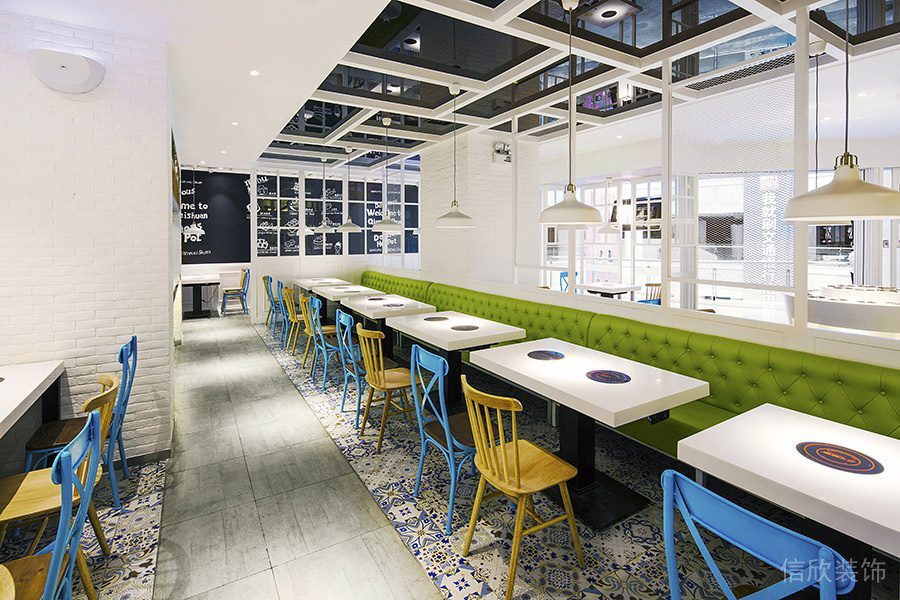 餐飲店綠色長(zhǎng)條皮藝沙發(fā)卡座