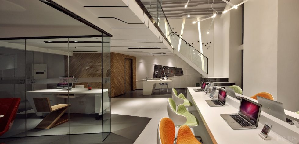 深圳寶安稻興環(huán)球科創(chuàng)中心350平方米現(xiàn)代主義科幻風(fēng)loft辦公室裝修案例一層工作區(qū)桌椅組合 深圳寶安稻興環(huán)球科創(chuàng)中心350平方米現(xiàn)代主義科幻風(fēng)loft辦公室裝修案例一層工作區(qū)桌椅組合