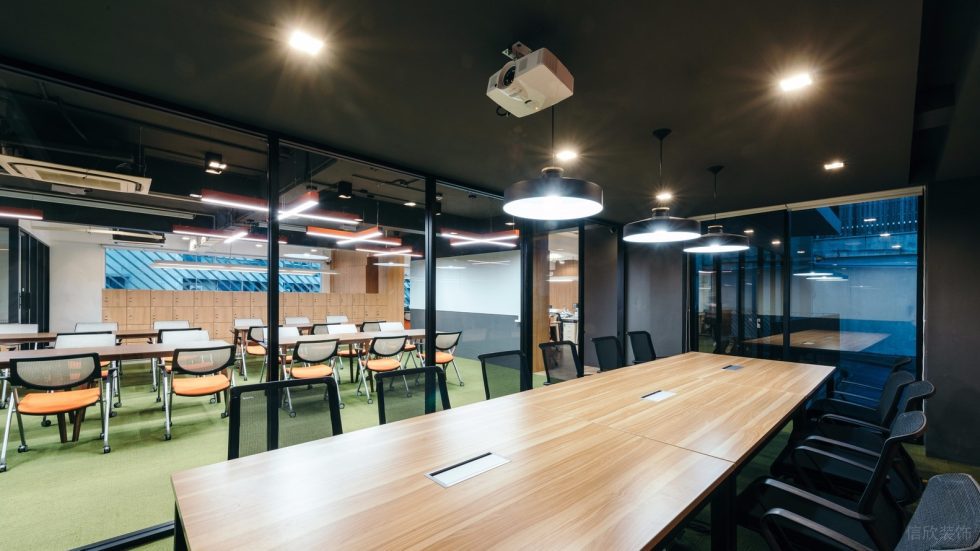 深圳寶安航城智谷中城未來產(chǎn)業(yè)園1500平方米簡約主義現(xiàn)代風(fēng)辦公室裝修案例會(huì)議室 深圳寶安航城智谷中城未來產(chǎn)業(yè)園1500平方米簡約主義現(xiàn)代風(fēng)辦公室裝修案例會(huì)議室