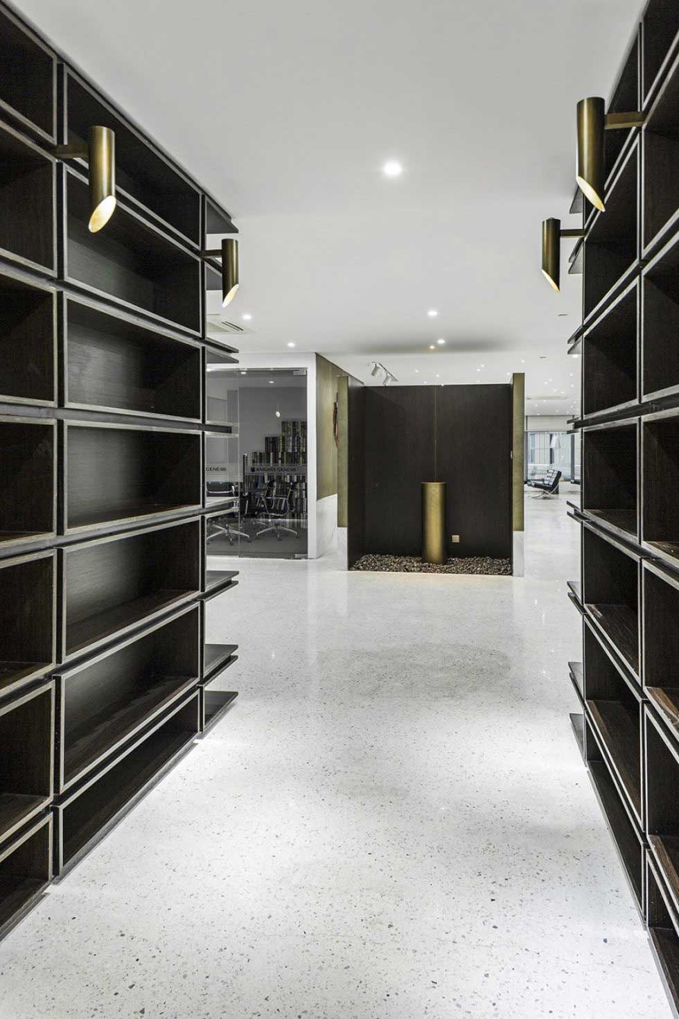 深圳寶安立新湖創(chuàng)意園1000平方米極簡主義現(xiàn)代風辦公室裝修案例前廳藝術陳設景觀區(qū)