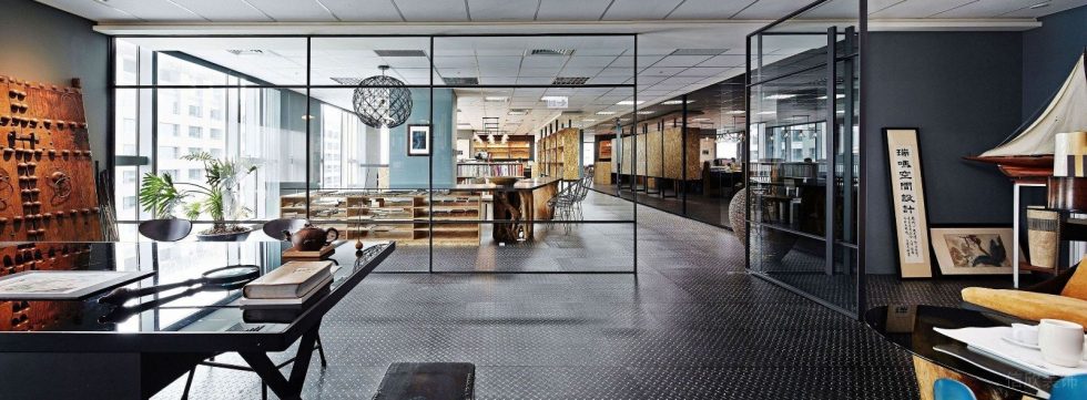 深圳寶安陽基九方廣場600平方米北歐工業(yè)風(fēng)公司裝修案例總裁辦公室黑色鍍鋅烤漆方管玻璃隔斷 深圳寶安陽基九方廣場600平方米北歐工業(yè)風(fēng)公司裝修案例總裁辦公室黑色鍍鋅烤漆方管玻璃隔斷