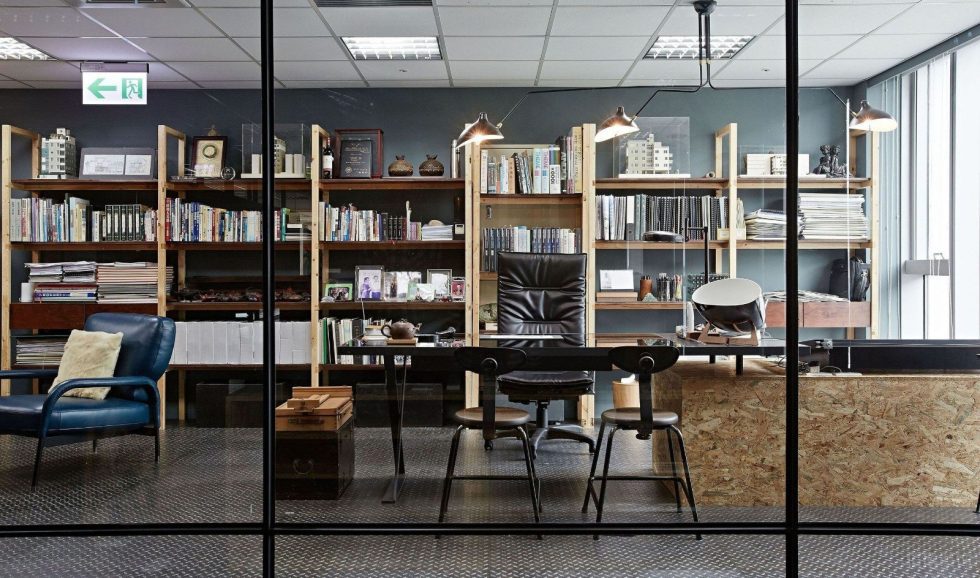 深圳寶安陽基九方廣場600平方米北歐工業(yè)風(fēng)公司裝修案例總裁辦公室實(shí)木書架 深圳寶安陽基九方廣場600平方米北歐工業(yè)風(fēng)公司裝修案例總裁辦公室實(shí)木書架