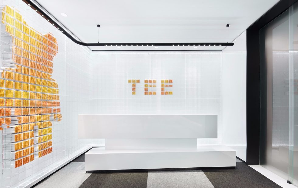 深圳福田萬(wàn)科濱海云中心150平方米現(xiàn)代主義極簡(jiǎn)風(fēng)辦公室裝修案例前廳接待臺(tái) 深圳福田萬(wàn)科濱海云中心150平方米現(xiàn)代主義極簡(jiǎn)風(fēng)辦公室裝修案例前廳接待臺(tái)