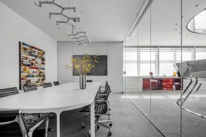 深圳龍崗科爾達(dá)大廈900平方米極簡(jiǎn)藝術(shù)風(fēng)辦公室裝修案例會(huì)議室