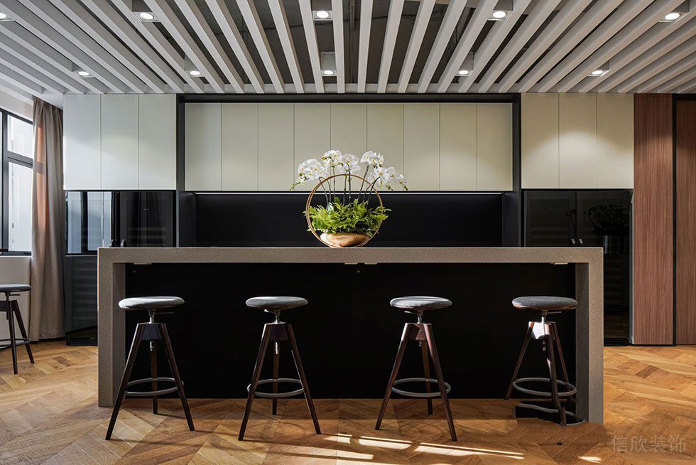 深圳龍崗聯(lián)匯中心1500平方米現(xiàn)代工業(yè)風(fēng)辦公空間裝修設(shè)計案例接待室水吧區(qū) 深圳龍崗聯(lián)匯中心1500平方米現(xiàn)代工業(yè)風(fēng)辦公空間裝修設(shè)計案例接待室水吧區(qū)