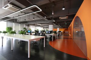 深圳南山凱達爾集團中心大廈2800平方米工業(yè)主義科幻風辦公室裝修案例辦公大廳