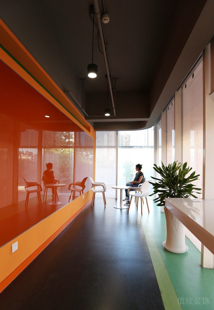 深圳南山凱達爾集團中心大廈2800平方米工業(yè)主義科幻風(fēng)辦公室裝修案例洽談區(qū) 深圳南山凱達爾集團中心大廈2800平方米工業(yè)主義科幻風(fēng)辦公室裝修案例洽談區(qū)