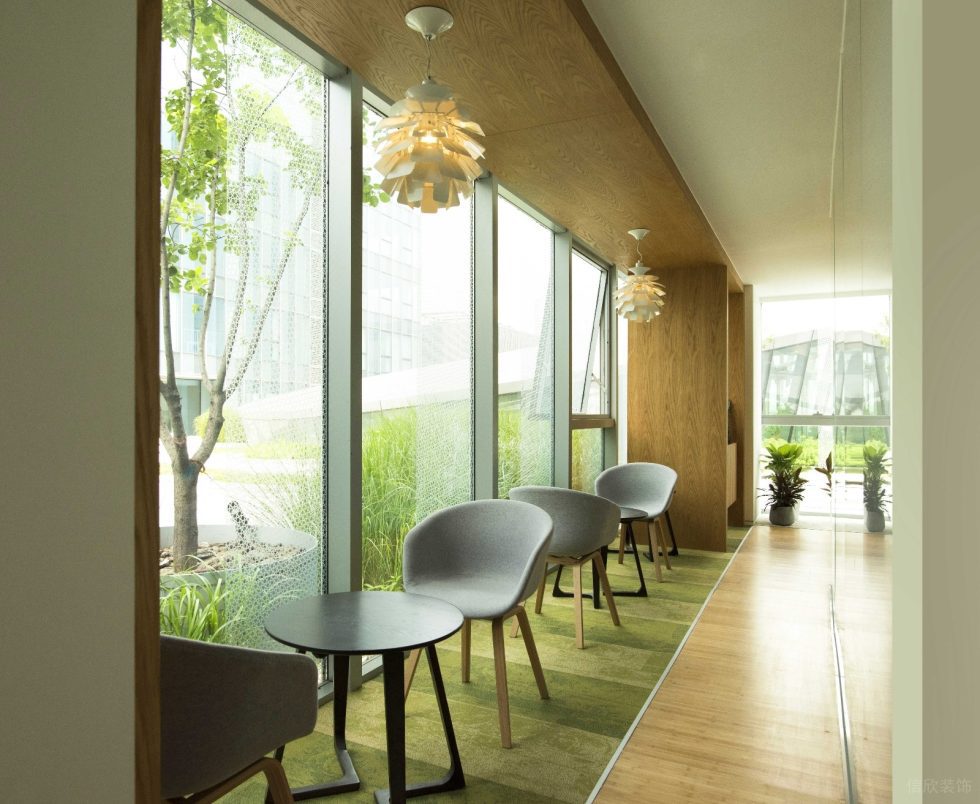 深圳南山陽光粵海大廈2800平方米現(xiàn)代主義自然風(fēng)辦公室裝修案例過道休閑區(qū)