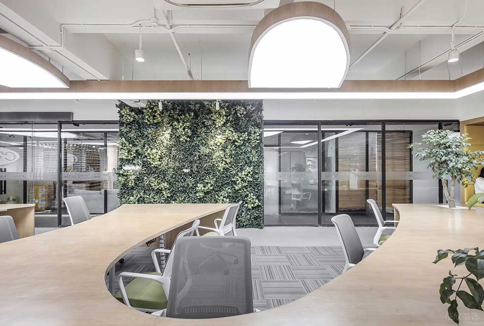 深圳南山中電長城大廈科技園500平方米工業(yè)主義原木田園風(fēng)辦公室裝修案例辦公大廳綠植背景墻