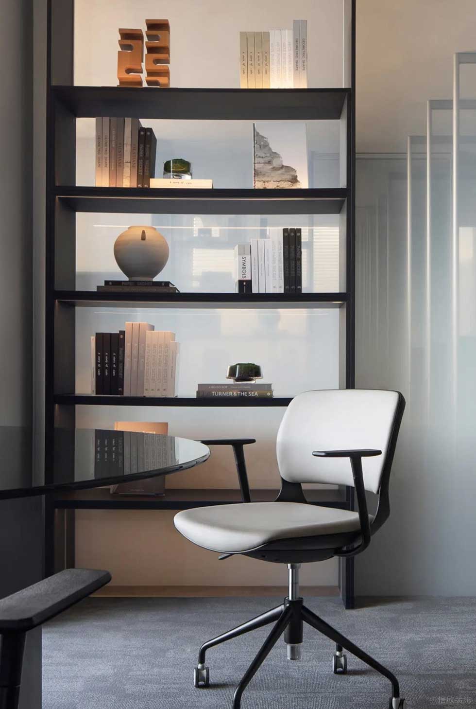 深圳灣科技生態(tài)園500平方米現(xiàn)代簡(jiǎn)約主義舒適自然風(fēng)辦公室裝修案例商務(wù)洽談室裝飾展示柜