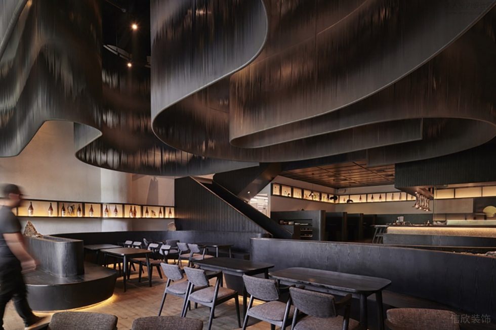 黑色極簡風餐廳木質(zhì)桌子四人座裝修設(shè)計