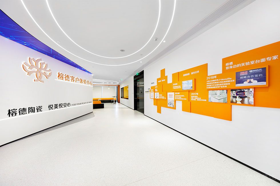 極簡(jiǎn)白色風(fēng)格辦公室裝修設(shè)計(jì)方案 過道展示墻