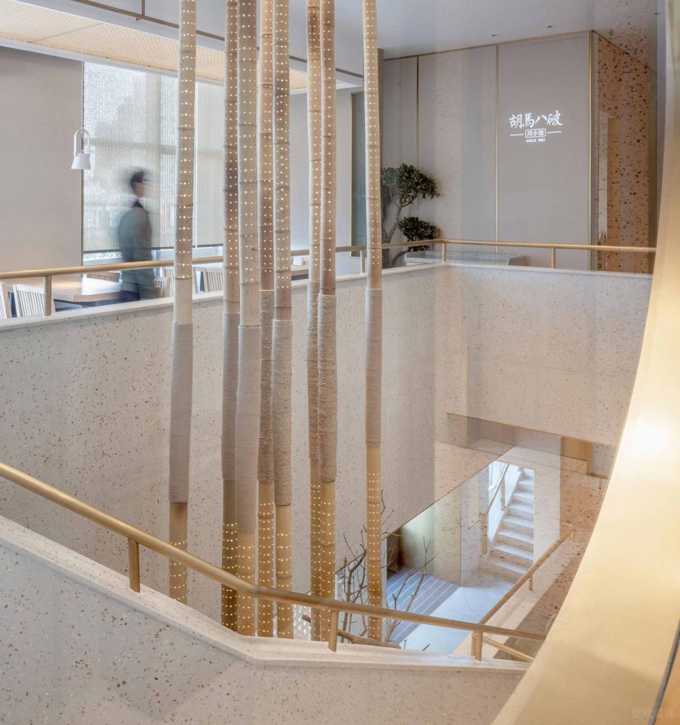 簡(jiǎn)約原木風(fēng)餐廳二樓用餐區(qū)裝修設(shè)計(jì)