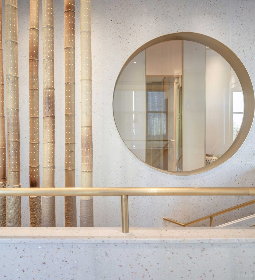 簡(jiǎn)約原木風(fēng)餐廳金色扶手裝修設(shè)計(jì)