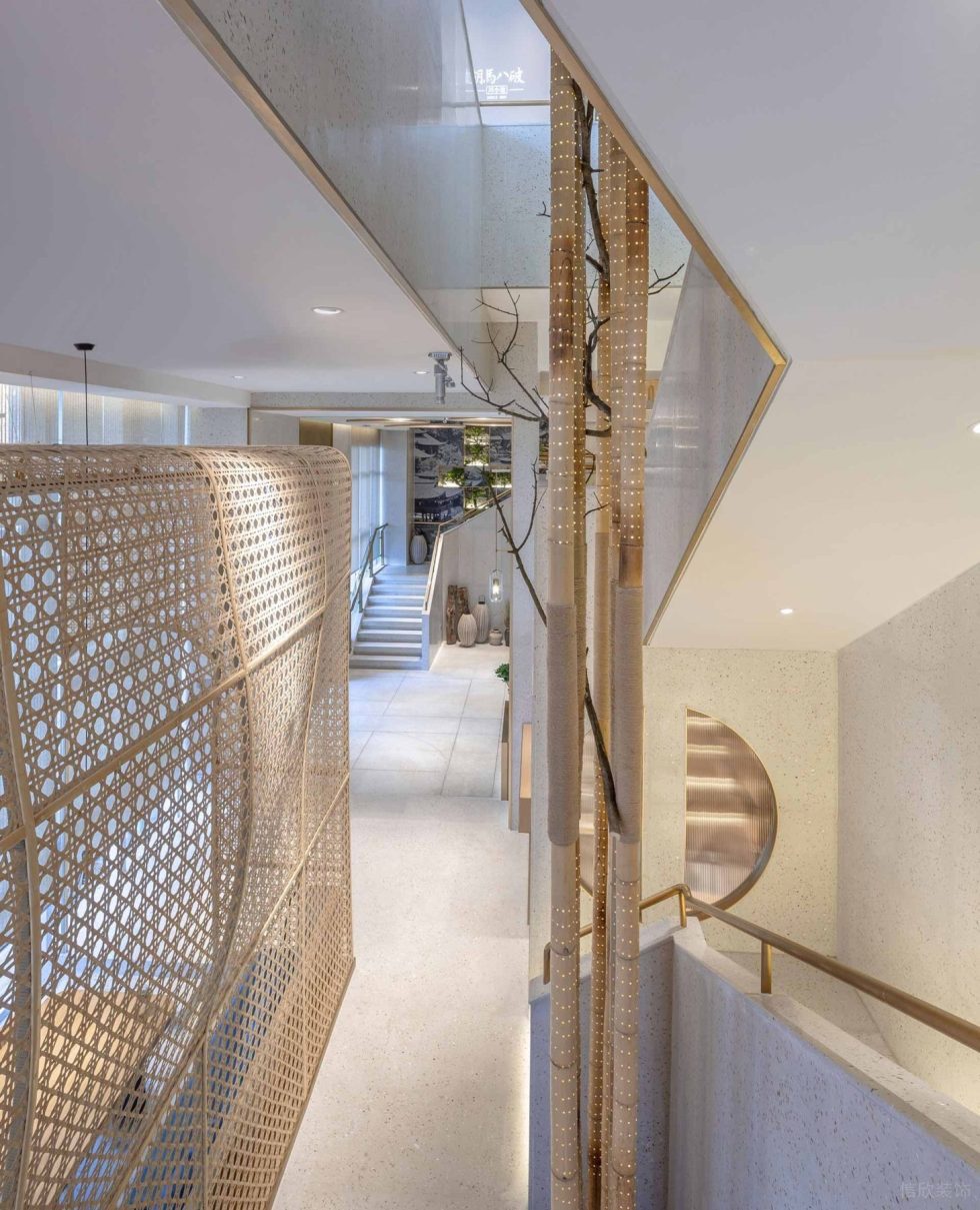 簡(jiǎn)約原木風(fēng)餐廳客流引領(lǐng)動(dòng)線裝修設(shè)計(jì)