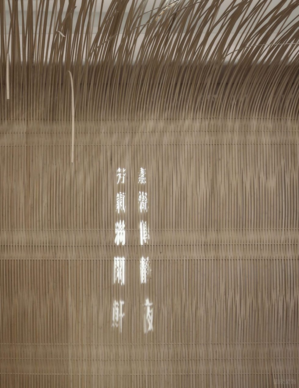 簡約原木風(fēng)中餐廳原木色背景墻裝修設(shè)計