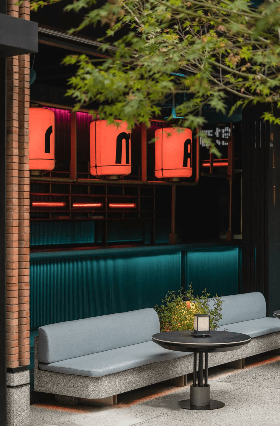 深圳寶安傳統(tǒng)現代結合酒館室外休息區(qū)裝修設計